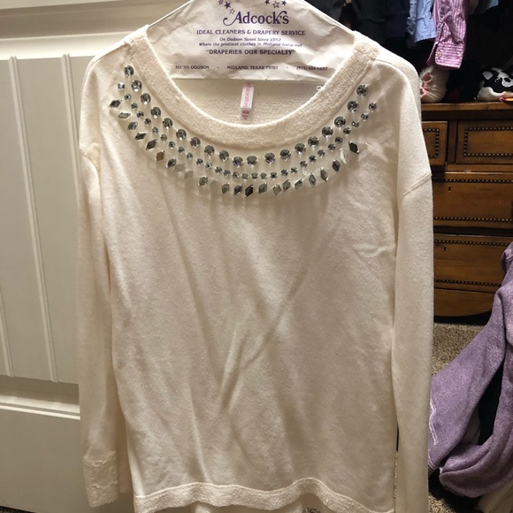 White sweater - Picture 1 of 2